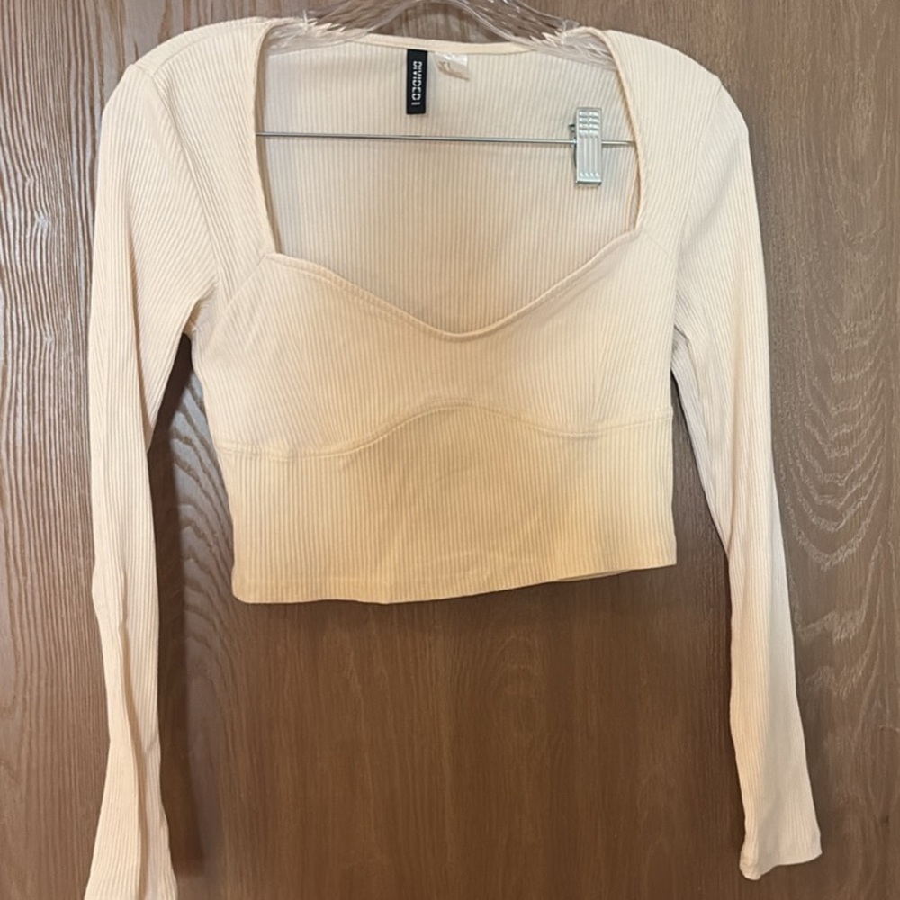 H&M Beige Ribbed Long Sleeve Crop Top